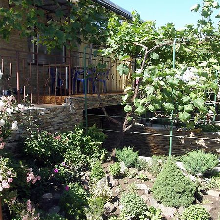 Guest House Kamenny Dom Karolino-Buhaz Exterior foto